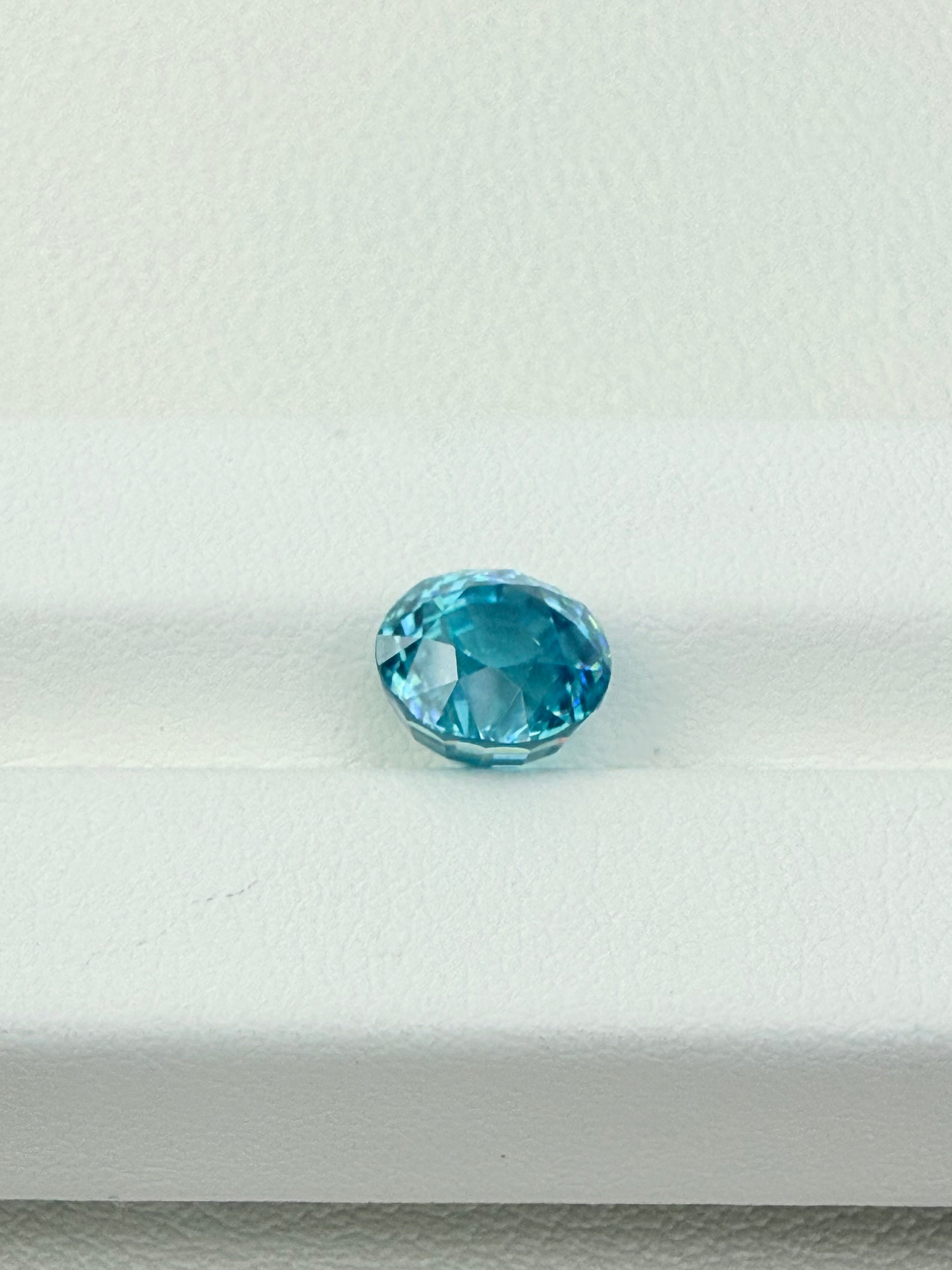 Natural Zircon in Round brilliant cut 4.29ct