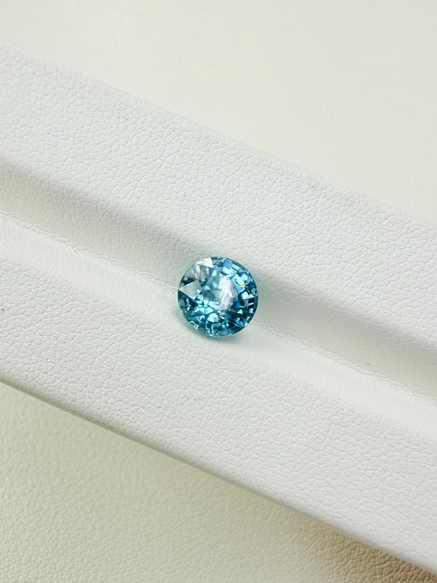 Natural Blue Zircon in Round brilliant cut 2.63ct