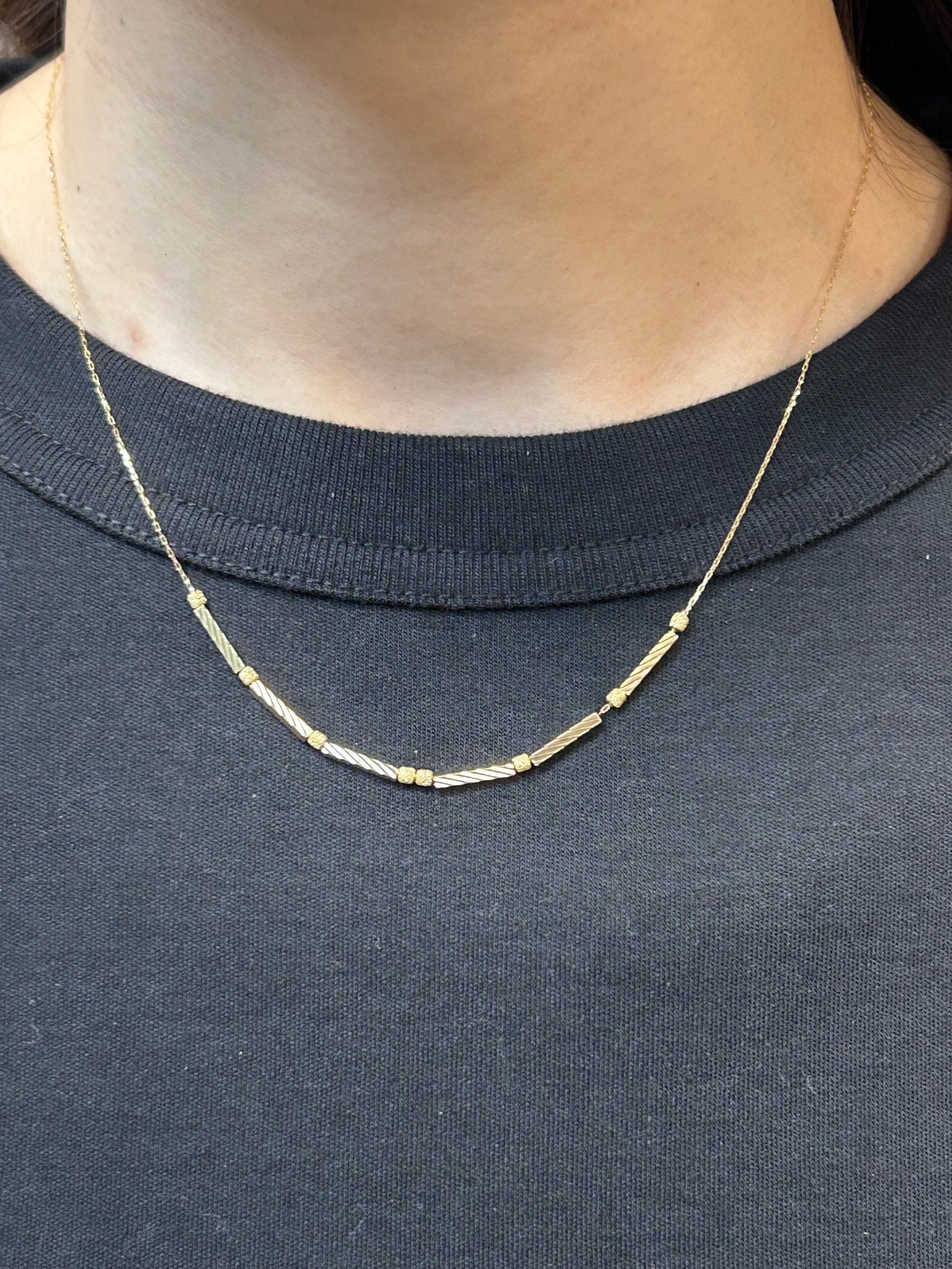 Gold Line Movable Necklace - JMW Jewelry Wholesale