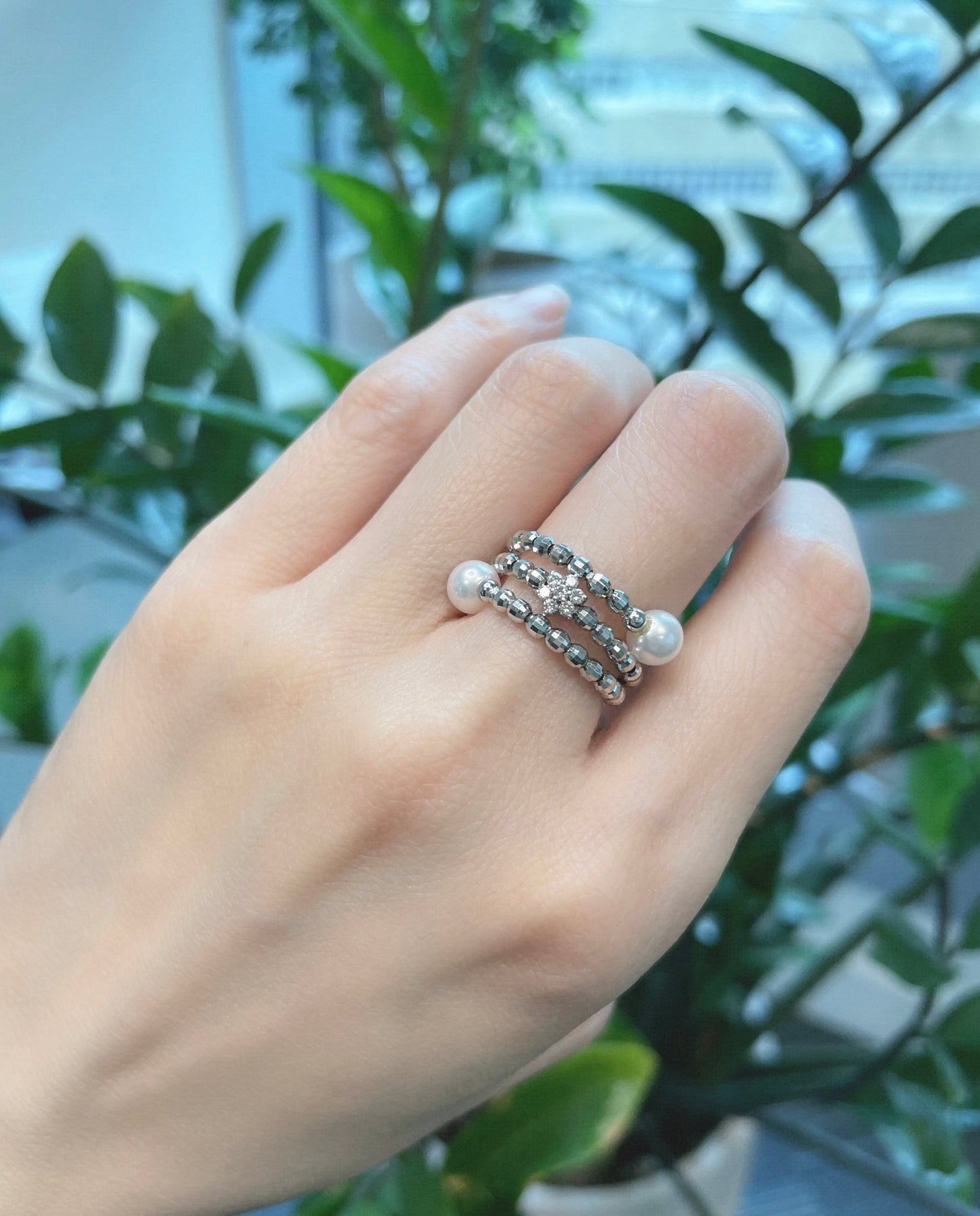 #hexagram_flower_akoya_flexi_ring# - #jmw-jewelry# - #flexible ring with diamond in flower shape two akoya pearls at the end#