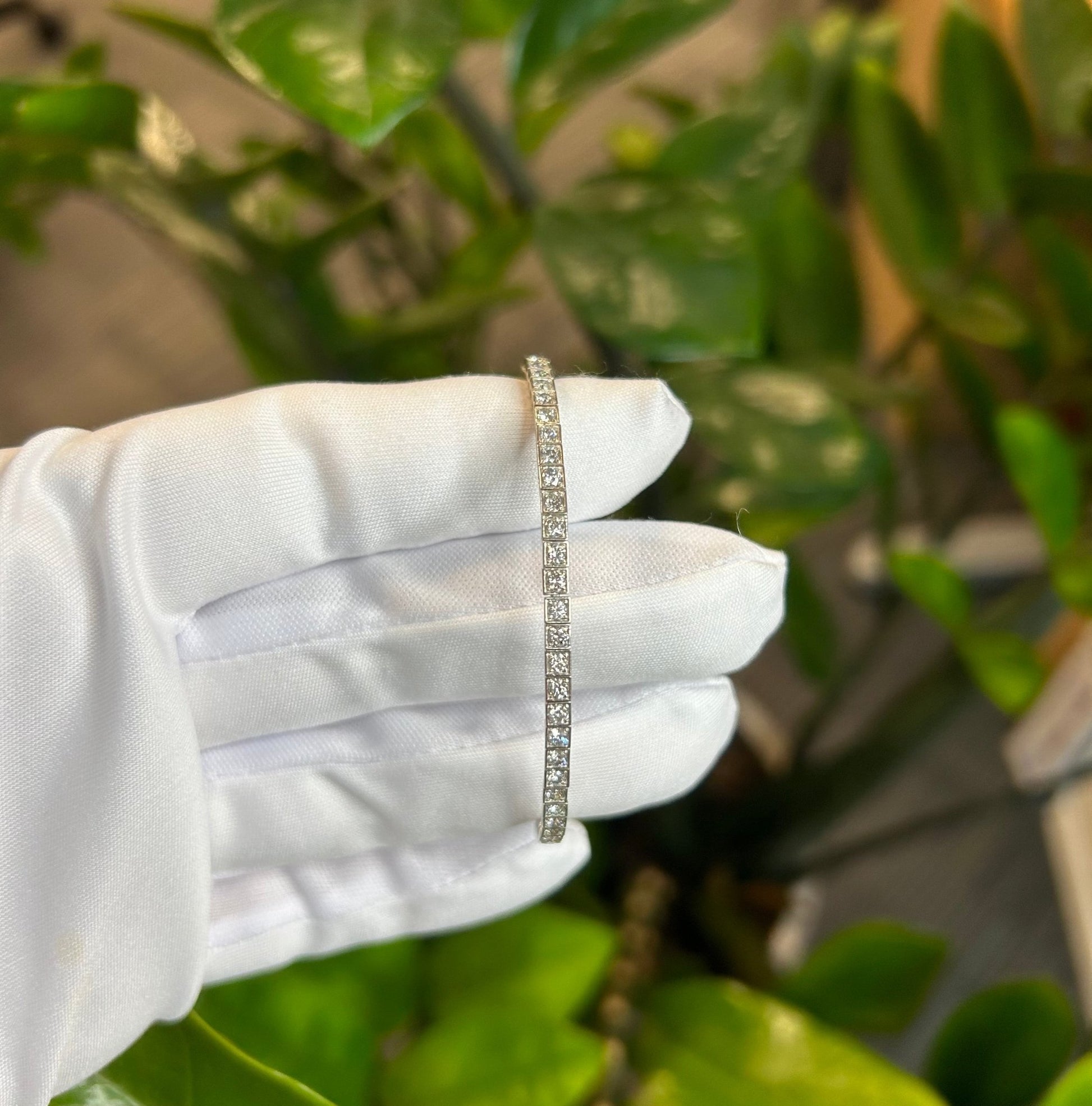 #flexi_bangles# - #jmw_jewelry_wholesale# - #A flexible 18K gold bangles encrusted with sparkling natural diamonds#