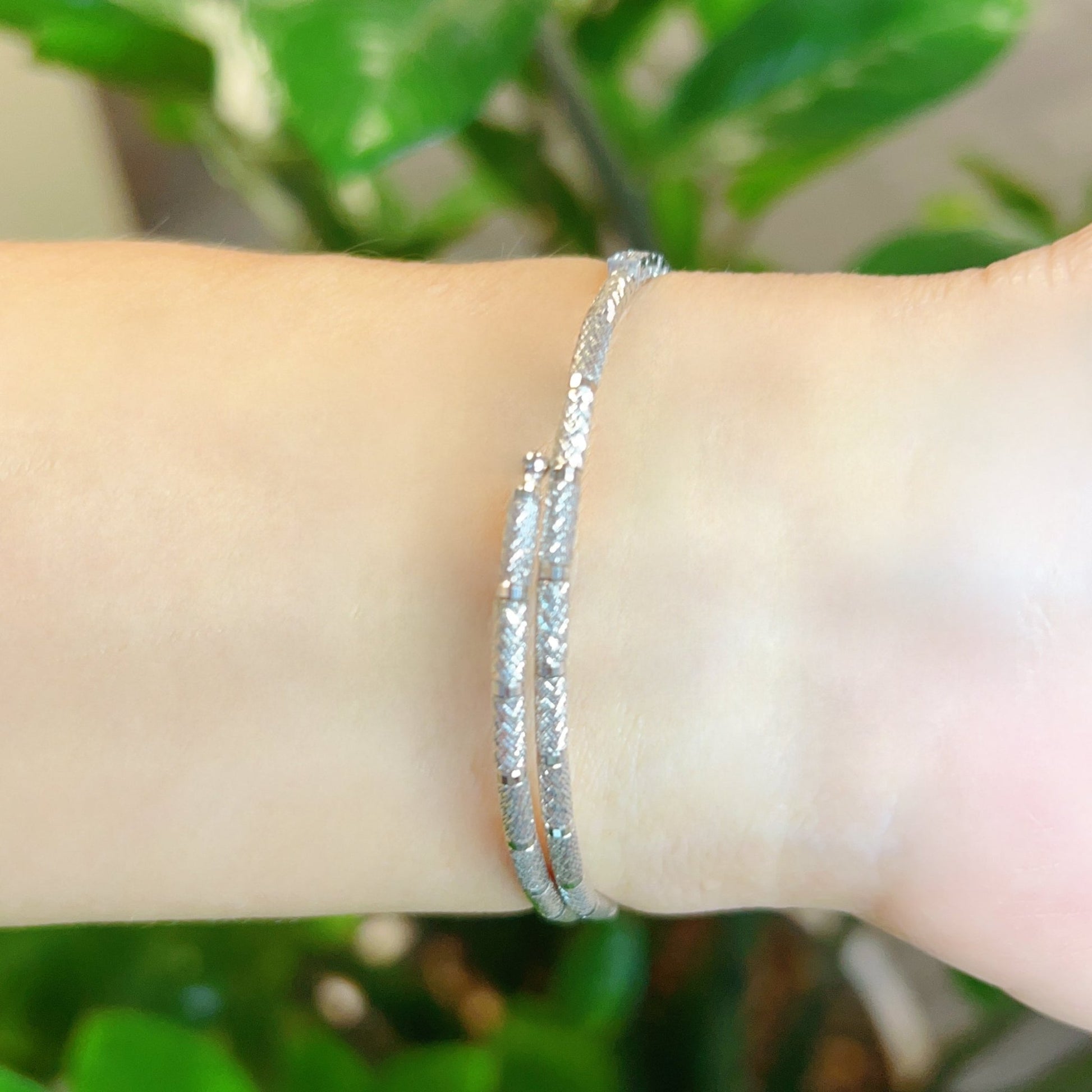 #flexi_bangles# - #jmw_jewelry_wholesale# - #A flexible 18K gold bangles encrusted with sparkling natural diamonds#