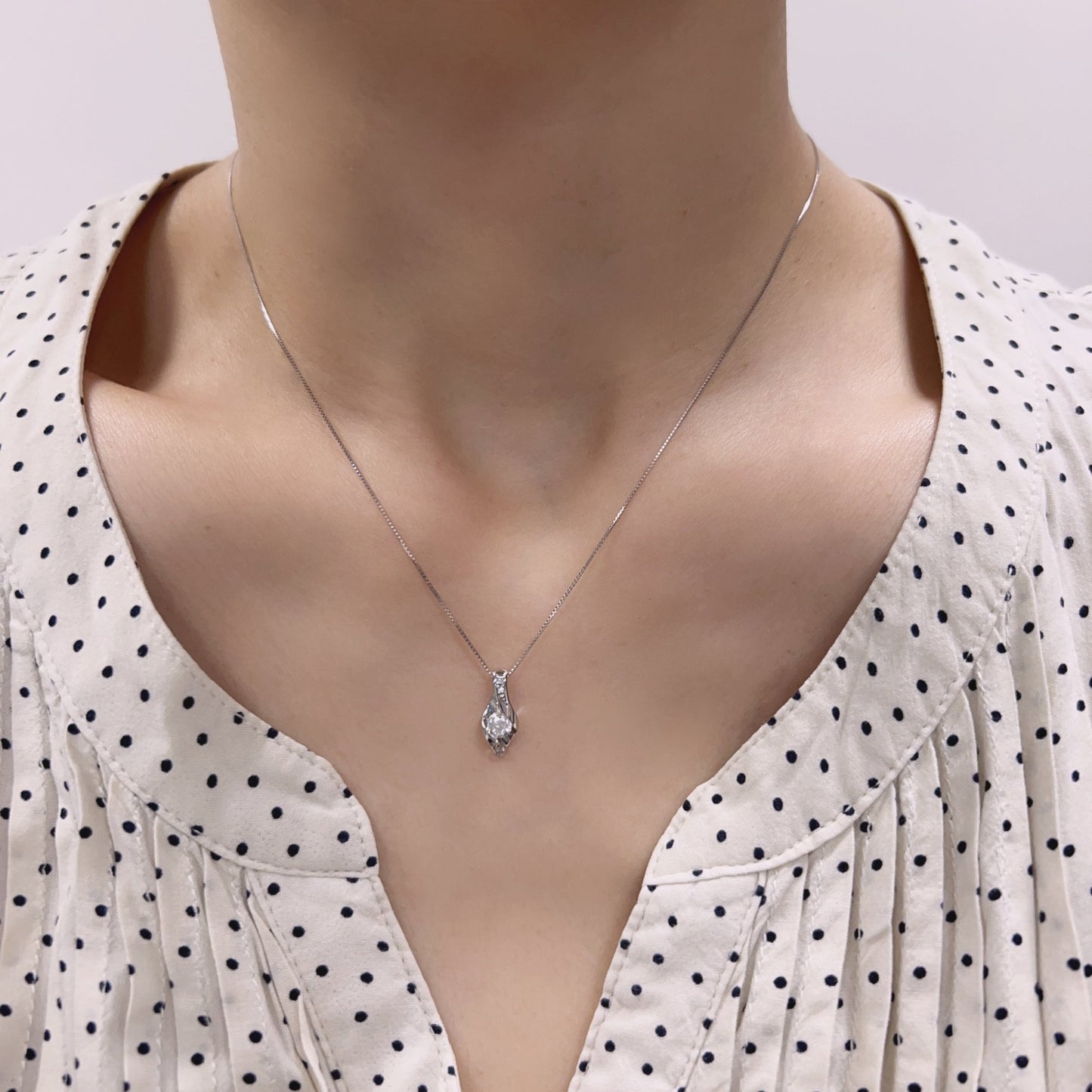 Single Dia Twist Necklace 0.328/0.01ct G/SI1/F (No Certificate book included) - JMW Jewelry Wholesale