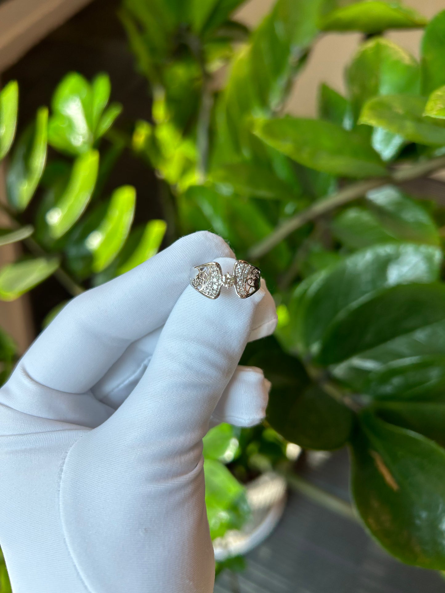 Hollow Ribbon Ring 0.3ct