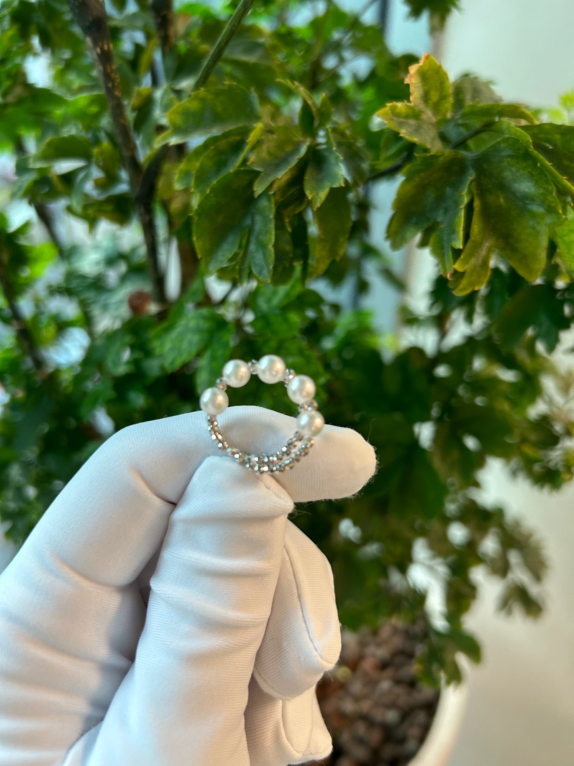 #five_akoya_pearl_flexi_ring# - #jmw_jewelry# - #A flexible 18K gold ring featuring a row of five small Akoya pearls.#