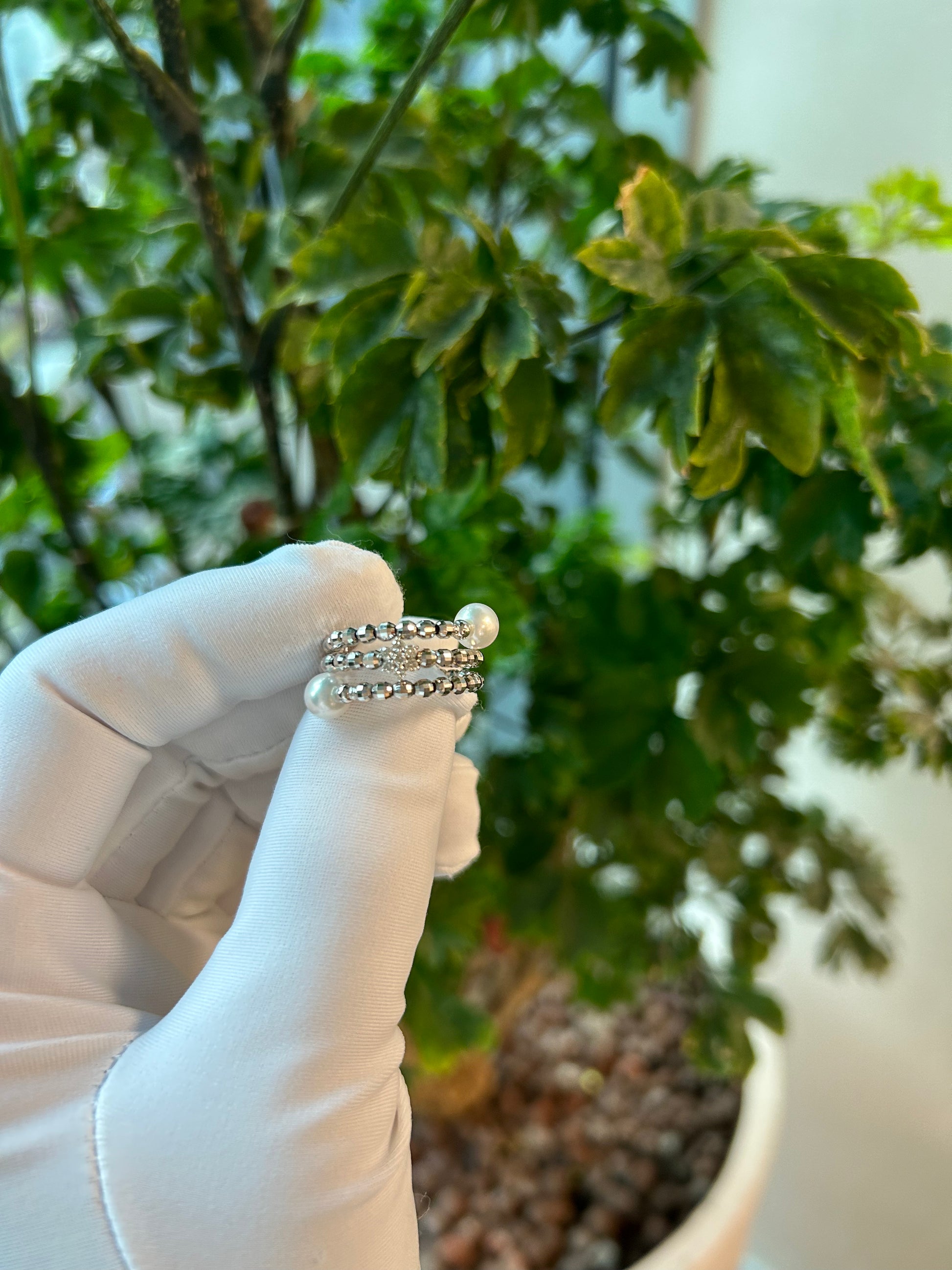 #hexagram_flower_akoya_flexi_ring# - #jmw-jewelry# - #flexible ring with diamond in flower shape two akoya pearls at the end#