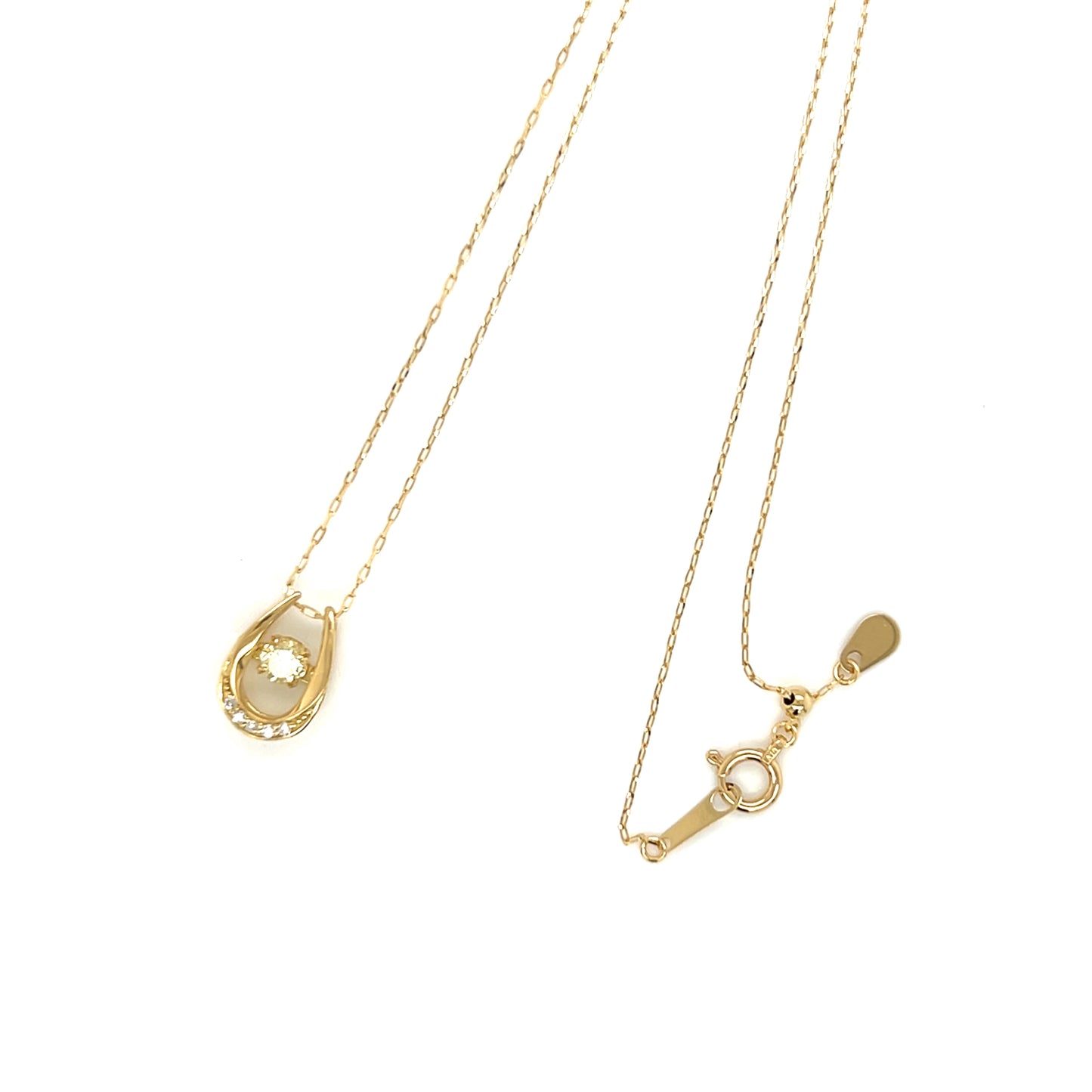 18k Gold necklace with a horseshoe pendant on a white background