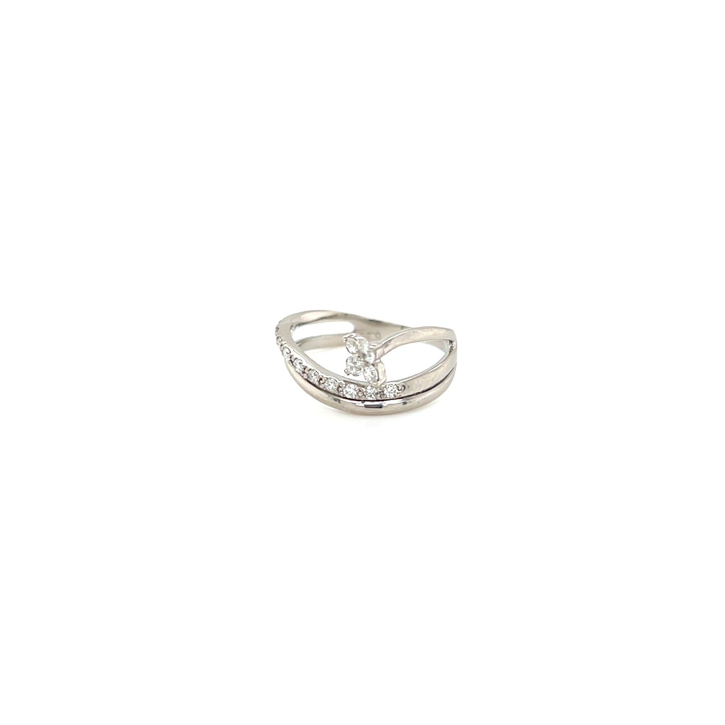 Wavy Clover Ring 0.25ct