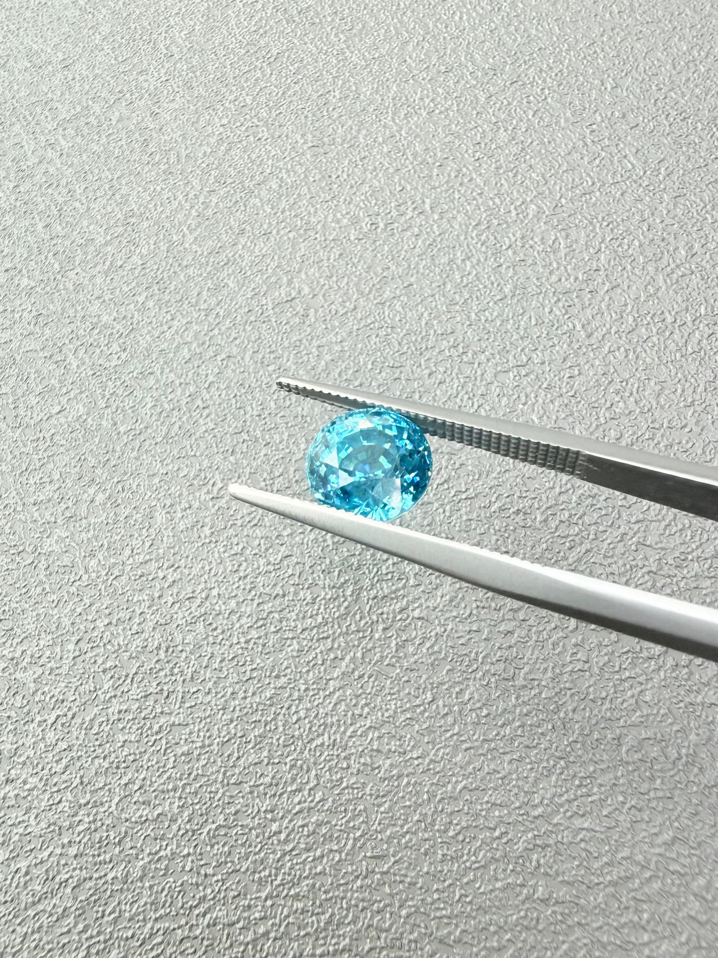 Natural Zircon in Round brilliant cut 4.29ct