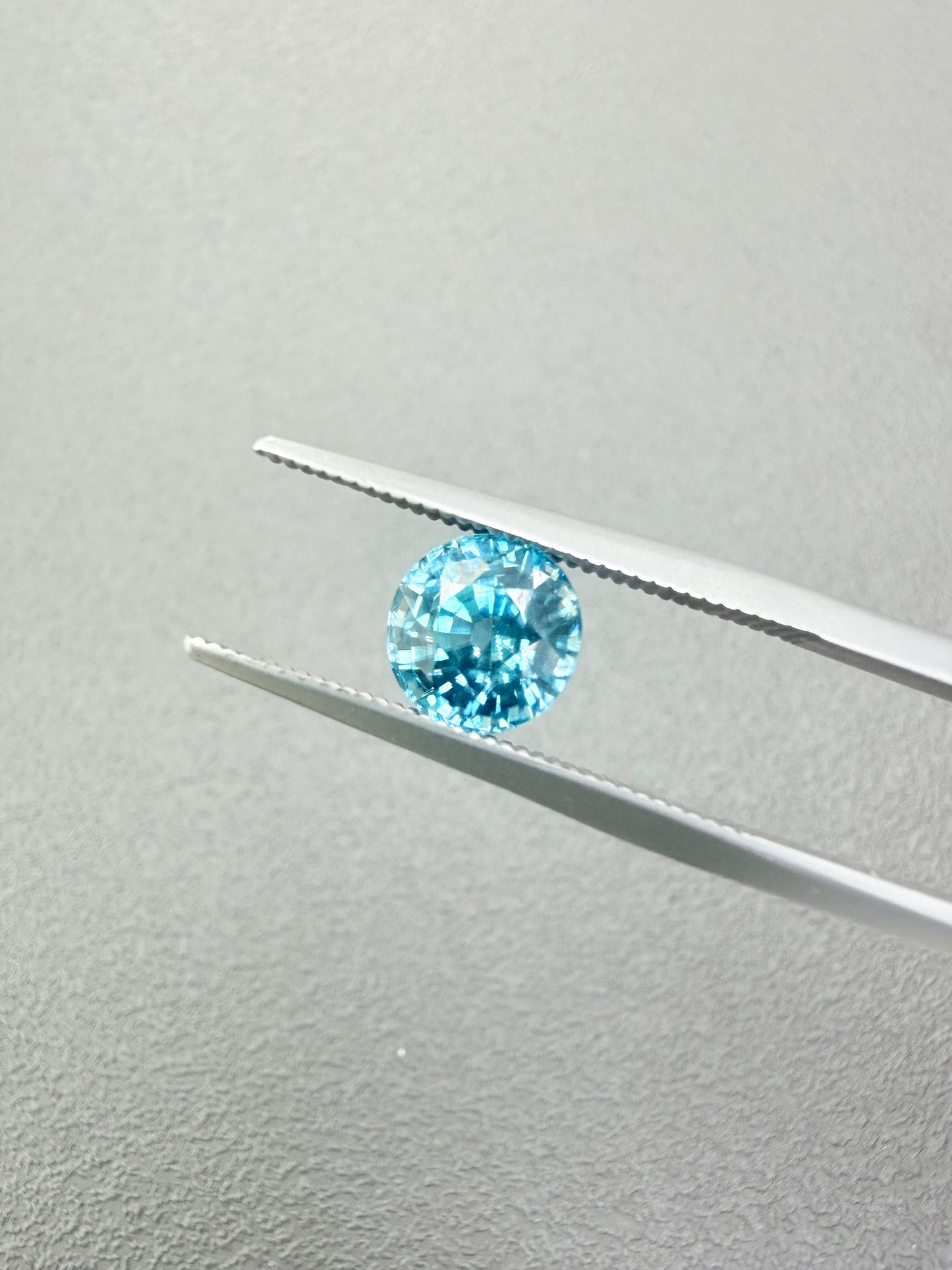 Natural Blue Zircon in Round brilliant cut 2.63ct