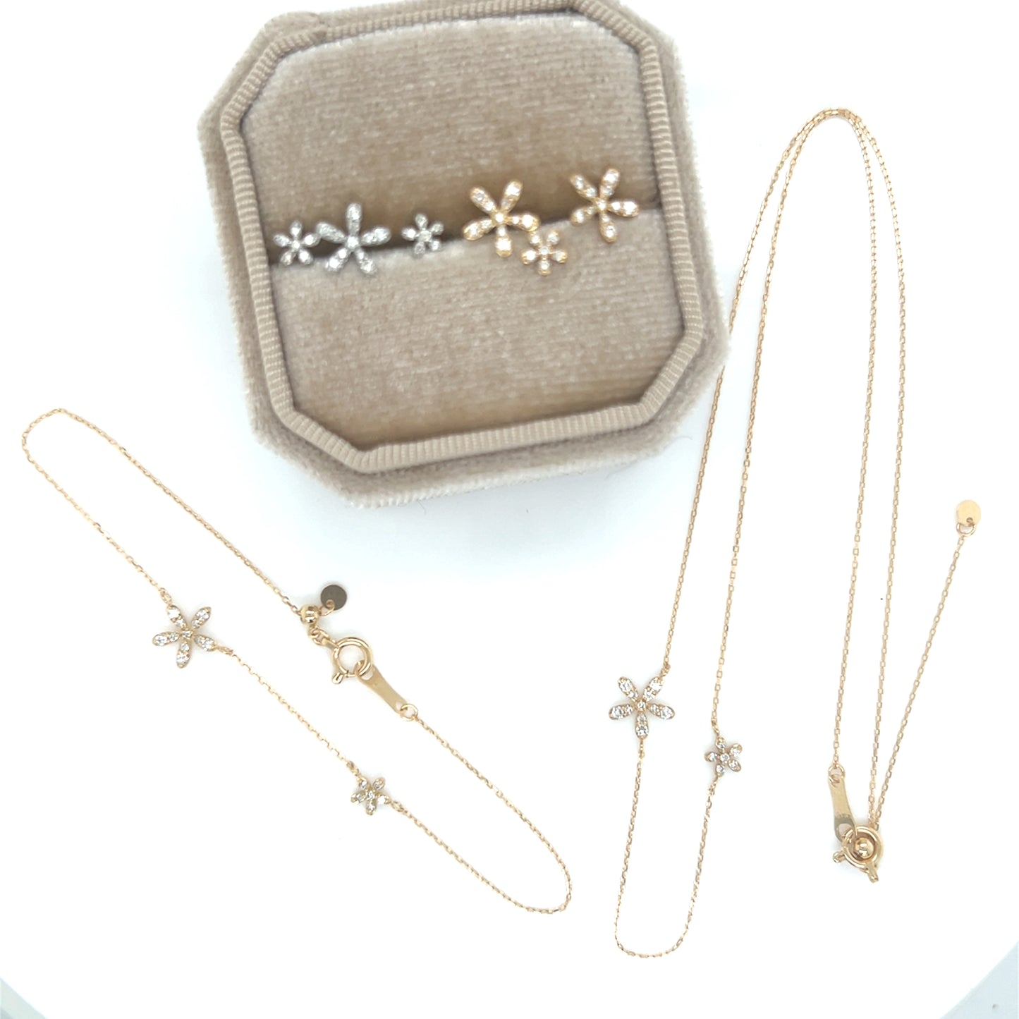 Duo Floral Bracelet 0.08/0.03ct