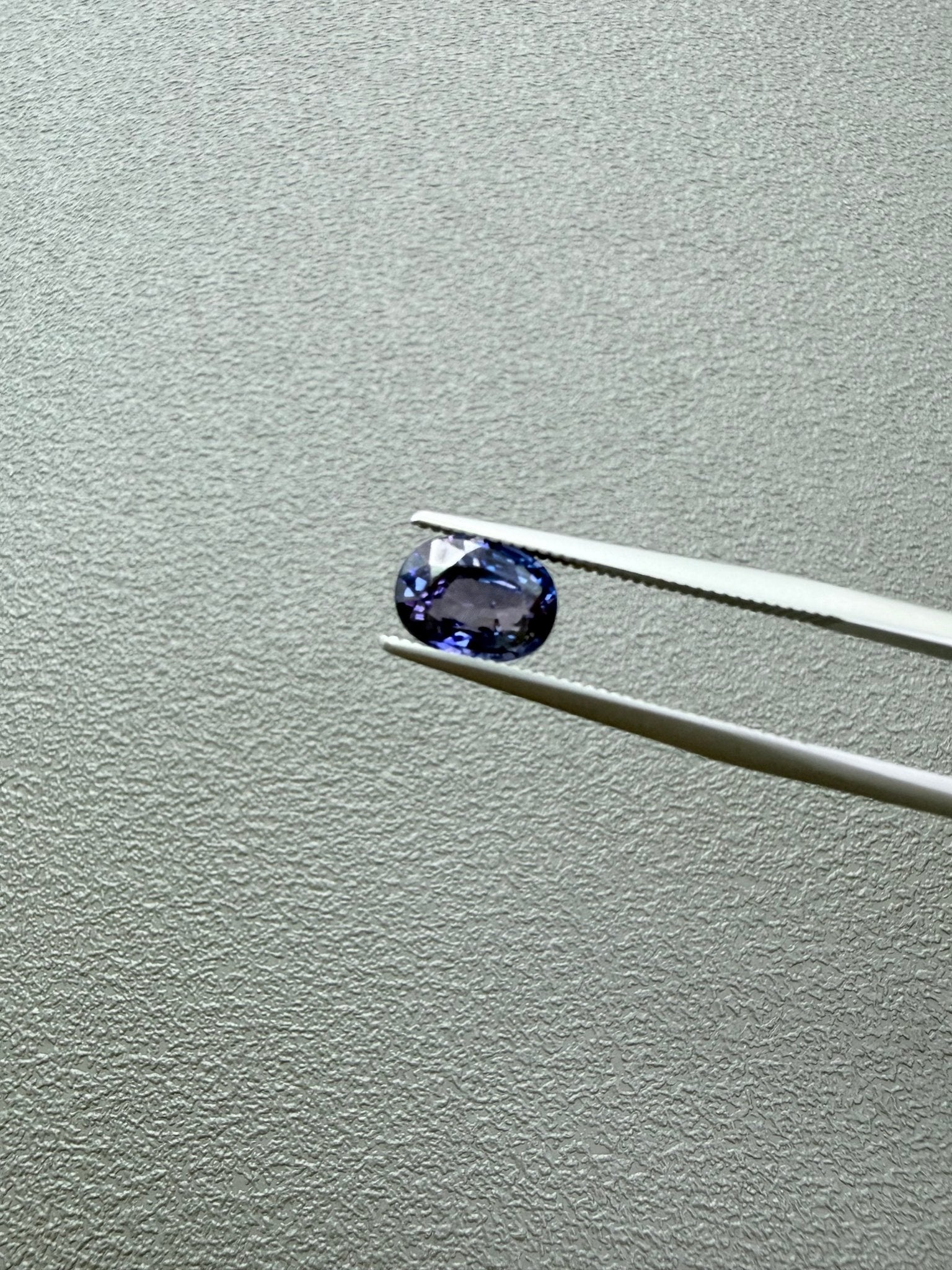 Deep Violet Sapphire – 2.05ct Oval Cut - JMW Jewelry Wholesale