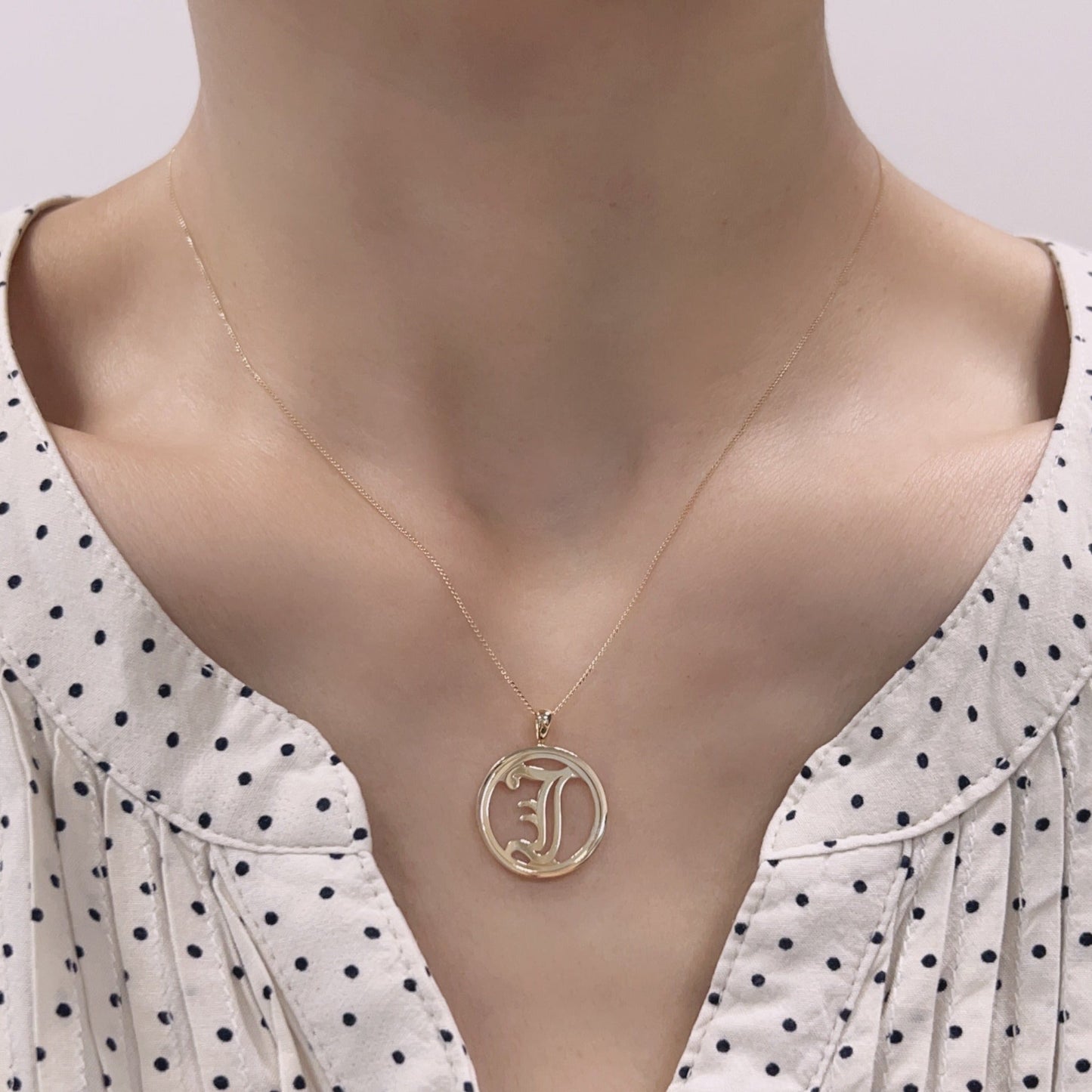 Gold Round Initial I Necklace - JMW Jewelry Wholesale