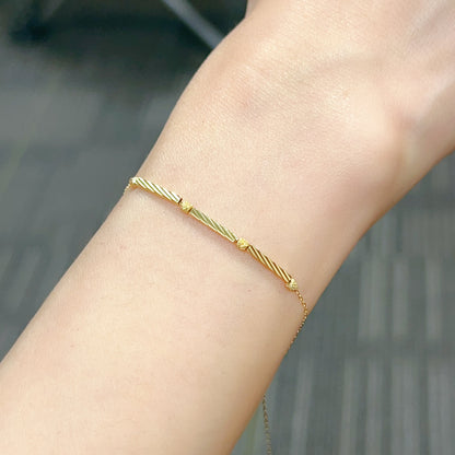 Gold Line Movable Bracelet