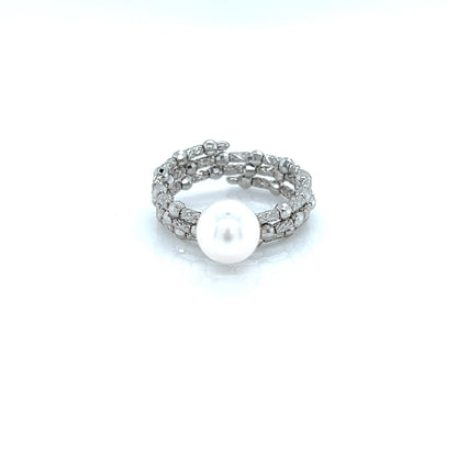 #Single_akoya_Pearl_flexi_ring# - #jmw_jewelry_wholesale#- #Image of a flexible 18K white gold ring featuring a Akoya pearl.#