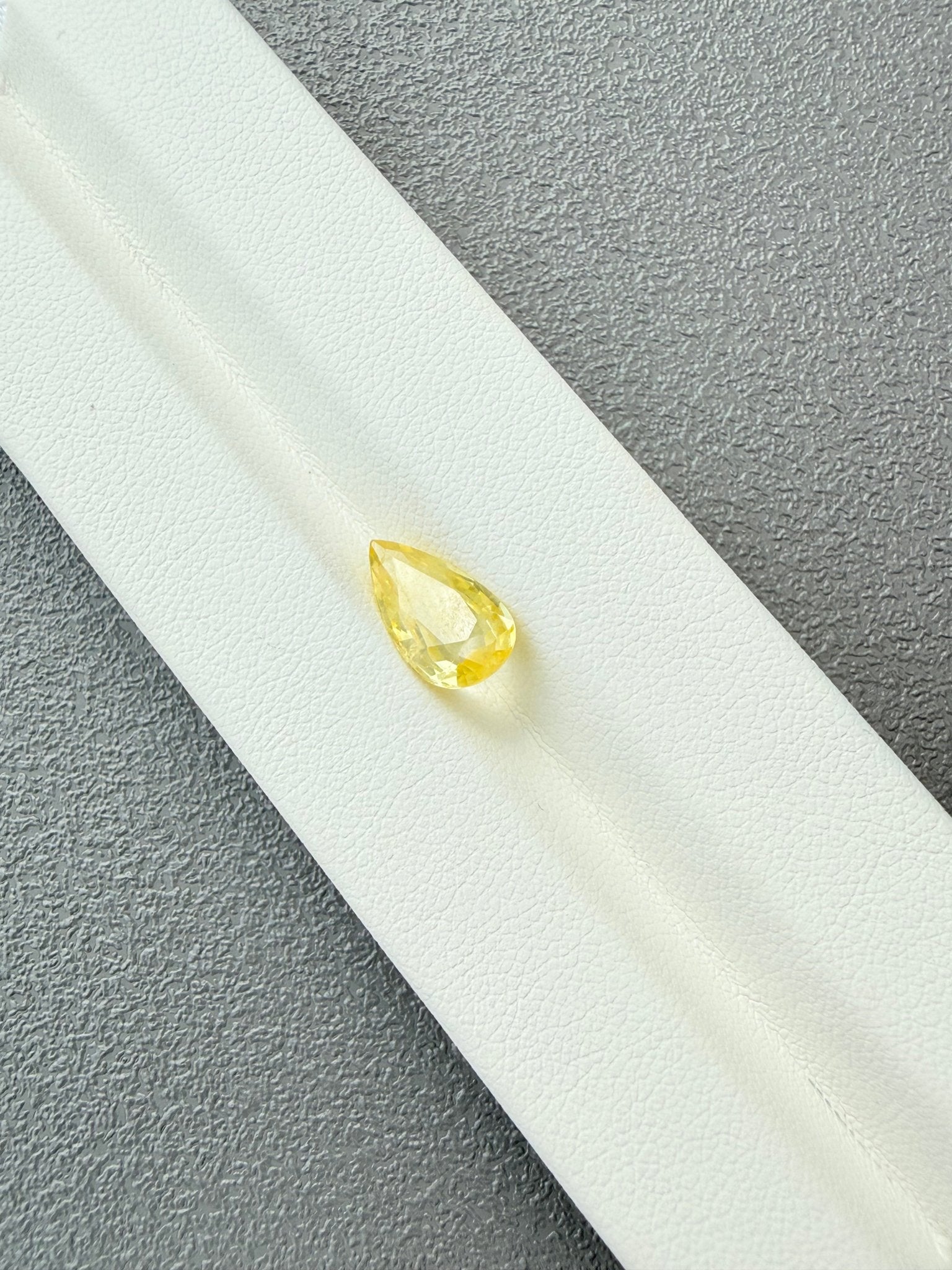 Yellow Sapphire 2.29ct Pear shape - JMW Jewelry Wholesale